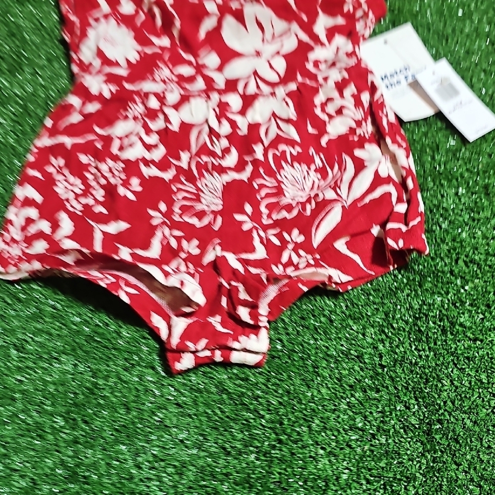 Old Navy Red and White Floral Baby Romper - Picture 4 of 5